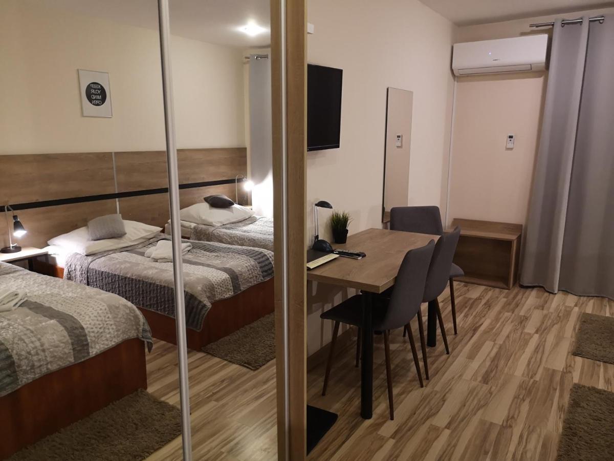 Hotel 1 Płock Esterno foto